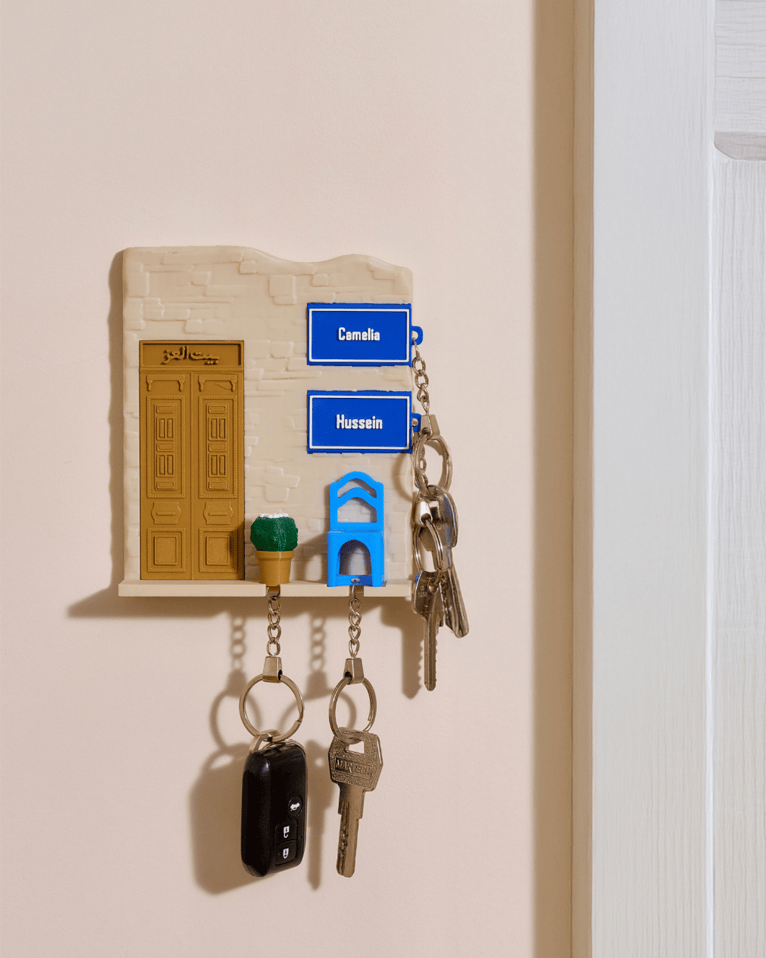 3D printed Egyptian house key holder with 4 keychains - 2 customized name tag keychain

