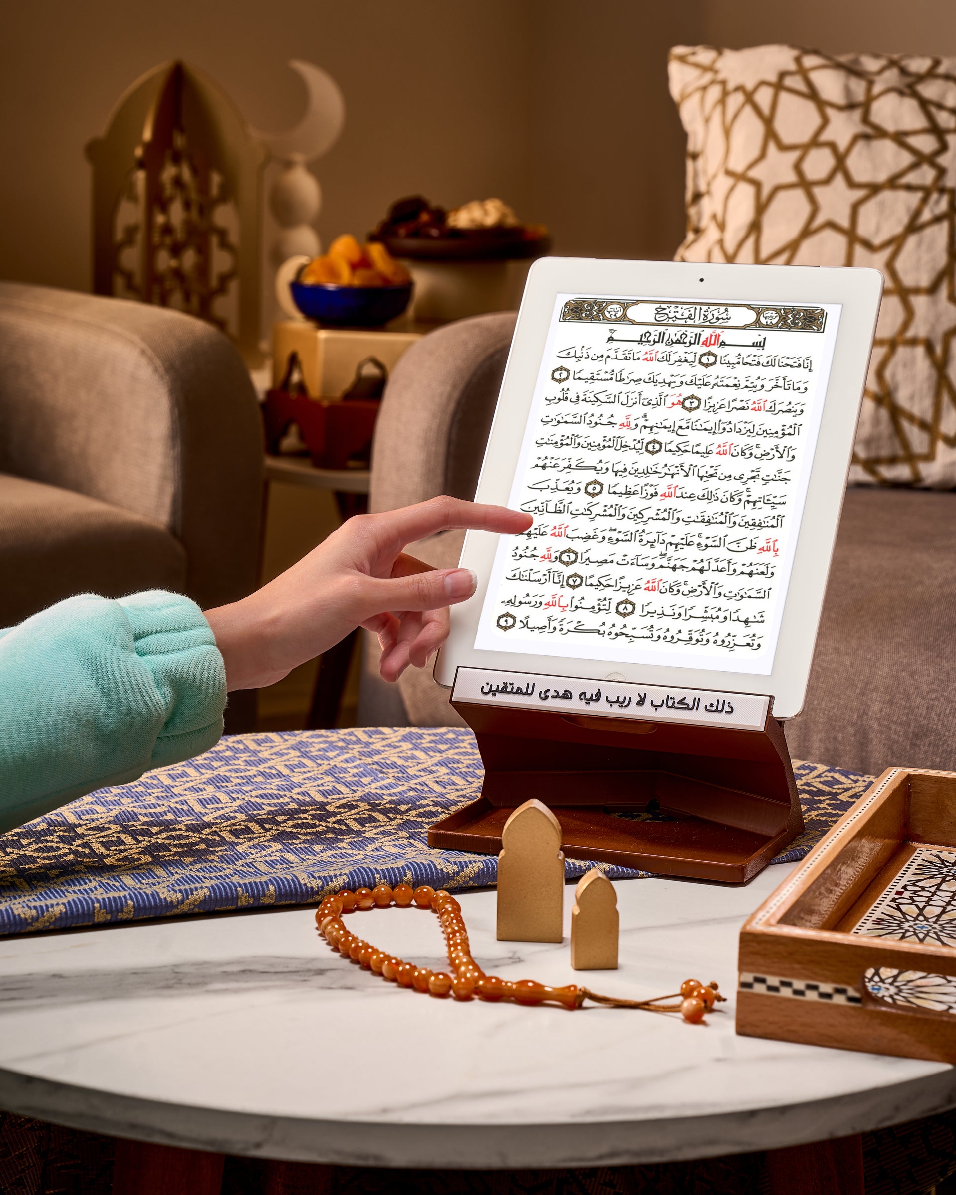 Oriental Tablet Holder